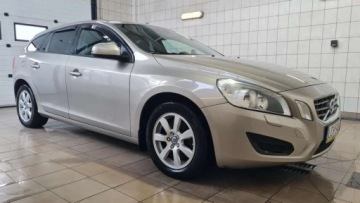 Volvo V60 I Kombi 2.4 D5 215KM 2011 Volvo V60 2,4 D5 215KM AWD 267tys.km, automat, navi, tempomat, sewisowany, zdjęcie 1