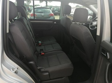 Volkswagen Touran I 2.0 FSI 150KM 2005 Volkswagen Touran 2.0 149 km klimatronik, zdjęcie 10