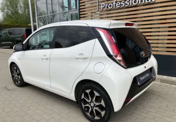 Toyota Aygo II Hatchback 5d 1.0 VVT-i 69KM 2016 Toyota Aygo Toyota Aygo Benzyna 69KM, zdjęcie 3