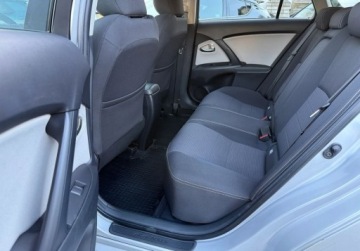 Toyota Avensis III Wagon Facelifting 2015 2.0 D-4D 143KM 2018 Toyota Avensis salon Polska 2.0 Diesel 143KM, zdjęcie 19