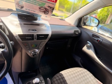 Toyota iQ 1.4 TD 90KM 2011 Toyota iQ Swietny stan Bogate wyposazenie Zawraca w miejscu 1.4 90KM, zdjęcie 13