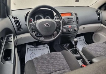 Kia Ceed I Hatchback 5d Facelifting 1.4 DOHC 109KM 2011 Kia Ceed Lift SLICZNA 1.4 Benzyna BOGATA WERSJA Oryginal WYJATKOWA 2011r S, zdjęcie 5