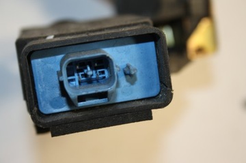 MITSUBISHI CARISMA ZÁMEK LEVÝ PŘEDNÍ 4 PIN