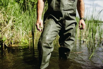 Вейдерсы с карманом на передней застежке Плюсы