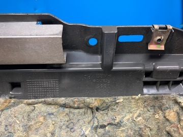 VOLVO S60 И ПАССАЖИРСКАЯ ПЕРЧАТКА НА ПАНЕЛИ 8650374
