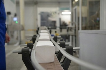 Полотенца бумажные Ellis целлюлозные в упаковке 150 шт. белого цвета.