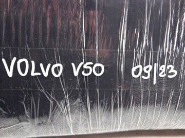 09/23 VOLVO V50 LOKETNÍ OPĚRKA POHOVKA ZADNÍ DRŽÁK NA HRNEK
