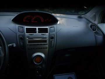 Toyota Yaris II Hatchback 5d 1.33 Dual VVT-i 101KM 2011 Toyota Yaris 1.3 Stan b.dobry Bez rdzy i korozji!!, zdjęcie 22