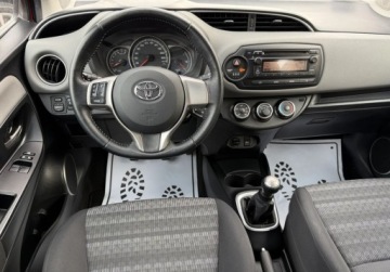 Toyota Yaris III Hatchback 5d Facelifting 1.0 VVT-i 69KM 2016 Toyota Yaris Salon Polska, Serwis ASO, Czujniki park. 1 rej IV 2017r. Gwar, zdjęcie 3