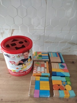 РАЗНОЦВЕТНЫЕ ДЕРЕВЯННЫЕ БЛОКИ, ОБРАЗОВАТЕЛЬНАЯ ГОЛОВОЛОМКА, СОРТИРОВЩИК ФОРМЫ, ВЕДРО