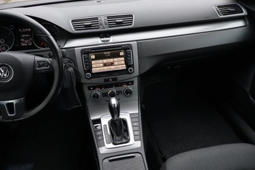 Volkswagen Passat B7 Variant 2.0 TDI CR DPF BlueMotion 140KM 2013 VW Passat 2.0 TDI, DSG, Navi, Xenon, Bi-Xenon, zdjęcie 7