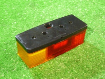 LAMPA TYLNA ZESPOLONA JOHN DEERE AL64946 PRAWA HEL