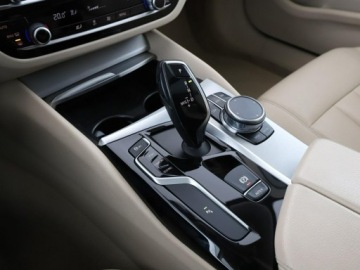 BMW Seria 5 G30-G31 Touring 520d 190KM 2018 BMW 520 4x4 automat pamorama full LED jasne skóry, zdjęcie 29