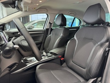 Renault Megane IV GrandCoupe Facelifting 1.3 TCe 140KM 2022 Renault Megane Intens / Ambiente / Kamera cofania, zdjęcie 8