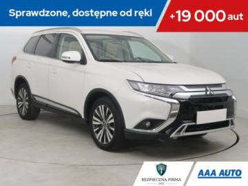 Mitsubishi Outlander III SUV Facelifting 2017 2.0 150KM 2019 Mitsubishi Outlander 2.0, Salon Polska
