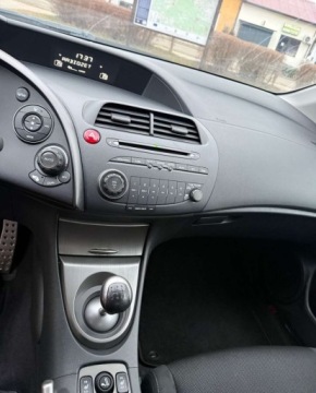 Honda Civic VIII Hatchback 3d 1.4 i-VTEC 100KM 2010 Honda Civic Honda Civic 1.4 i-VTEC Type S 1.3 Benzyna 100KM, zdjęcie 9