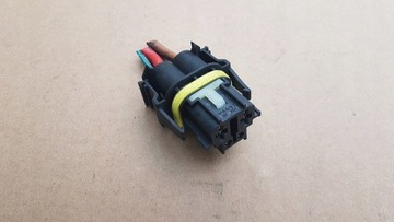 ZÁSTRČKA KONEKTOR SPONKA MERCEDES BENZÍN A2205450329