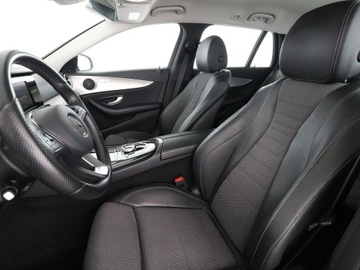 Mercedes Klasa E W213 Kombi 2.0 220d 194KM 2017 Mercedes E 220 Historia serwisowa ASO Automat Navi, zdjęcie 12