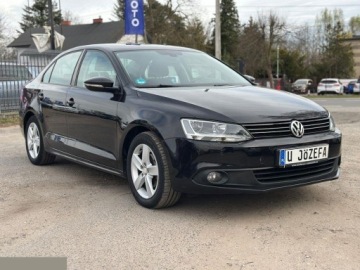 Volkswagen Jetta VI Sedan 1.2 TSI 105KM 2011 Volkswagen Jetta 1.2 TSI BlueMotion Technology Trendline 105KM 2011r, zdjęcie 6