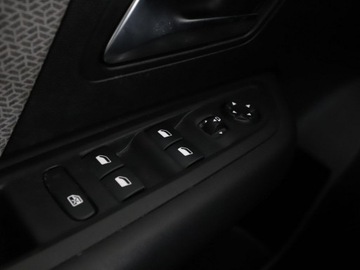 Citroen C4 III SUV 1.5 BlueHDi 110KM 2022 Citroen C4 Shine półskóra navi kamera panorama, zdjęcie 36