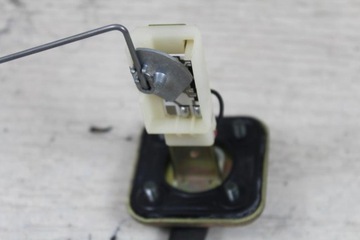 ДАТЧИК УРОВНЯ ТОПЛИВА YAMAHA FZS600 FAZER RJ025