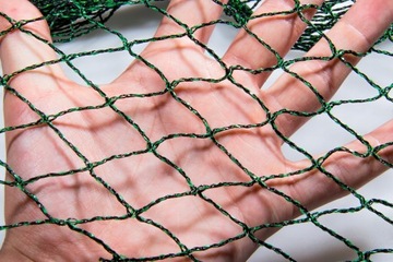 ПРОЧНАЯ СЕТКА ПРОТИВ ПТИЦ НА БАЛКОНЕ ДЛЯ ДЕРЕВЬЕВ, УЧАСТОК 6х3м 18г/м2