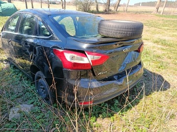 2014 FORD FOCUS VÍKO KUFRU ZADNÍ SEDAN USA