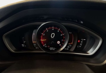 Volvo V40 II Hatchback Facelifting 2.0 T5 245KM 2018 Volvo V40 Inscription 2.0 T5 245KM automat 2018 r., Salon PL, HAK 2.0 245KM, zdjęcie 17