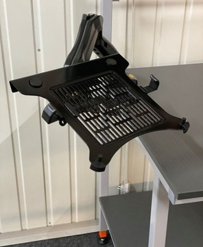 Stanowisko komputerowe oraz do pakowania / regulowany uchwyt na laptopa