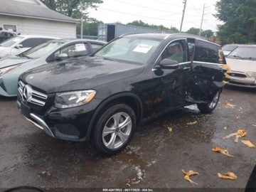 Mercedes GLC C253 2017 Mercedes-Benz GLC 300 4Matic 2017 2.0l 2.0 Benzyna 241KM, zdjęcie 1
