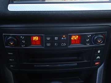 Citroen C5 III Tourer 2.0 BlueHDi 180KM 2016 Citroen C5 2.0 BlueHDI, 178 KM, Automat, Skóra, zdjęcie 15