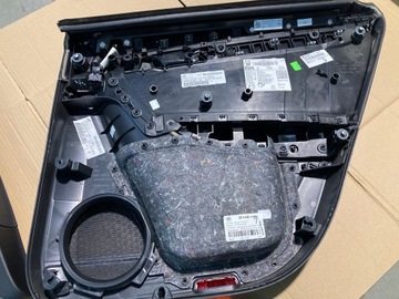 ОБИВКА ЗАДНЕЙ ДВЕРИ С ШТОРКАМИ VW PASSAT B7 COMBI КОЖА