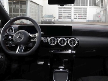 Mercedes CLA C118/X118 2025 MERCEDES-BENZ CLA 250 e AMG Line Sedan 1.3 (272KM) 2025, zdjęcie 6