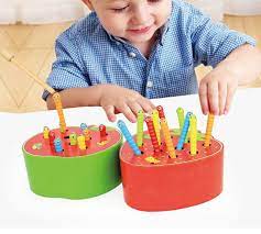 Магнитные удочки Черви в клубничной игре