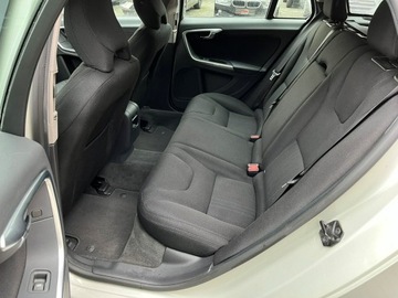 Volvo V60 I Kombi 1.6 T4 180KM 2011 Volvo V60 T4 180 KM Automat Podgrzewane fotele, zdjęcie 9