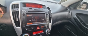 Kia Ceed II 2012 Kia Ceed 2012r, 1.6 Benzyna. Uszkodzone boki. Poobijany. Jezdzi 1.6 120KM, zdjęcie 7