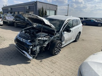 Mitsubishi Outlander III SUV PHEV Facelifting 2020 2.4 PHEV 224KM 2020 Mitsubishi Outlander AWD PHEV Automat Kamera, zdjęcie 2