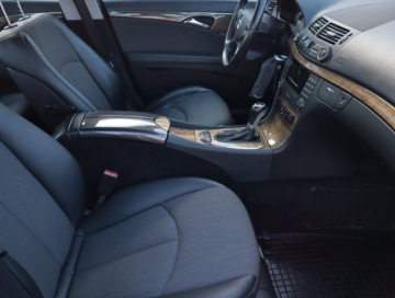 Mercedes Klasa E W211 Sedan W211 1.8 (200 Kompressor) 184KM 2007 Mercedes E E 200 Kompressor, GAZ, Automat, Skóra, zdjęcie 8
