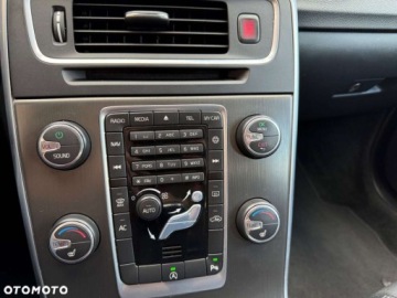 Volvo V60 I Kombi Facelifting 2.0 D4 DRIVE-E 190KM 2015 Volvo V60 Volvo V60 D4 Momentum 2.0 Diesel 190KM, zdjęcie 19