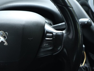 Peugeot 2008 I SUV 1.2 PureTech 110KM 2015 Peugeot 2008 1.2 PureTech, Salon Polska, zdjęcie 17