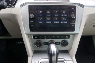 Volkswagen Passat B8 Variant 1.8 TSI BlueMotion Technology 180KM 2018 Volkswagen Passat Hak DSG Virtual Cockpit Podgrz. fotele ACC Kamera, zdjęcie 16