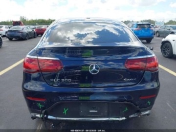 Mercedes GLC C253 2021 Mercedes-Benz GLC 300 4Matic Coupe 2021 2.0l 2.0 Benzyna 255KM, zdjęcie 4