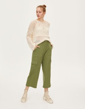PULL & BEAR Zielone spodnie dresowe 7/8 (XS)