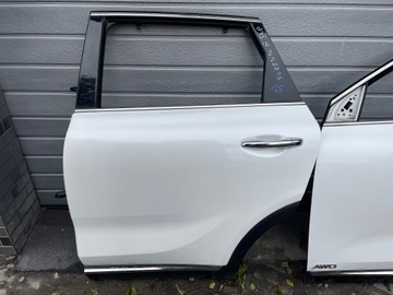 KIA SORENTO III DRZWI TYŁ LEWE KOD LAKIERU SWP
