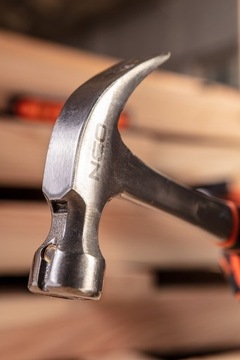 Młotek stolarski 450g monolityczny utwardzany NEO