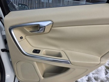 Volvo S60 II Sedan Facelifting 2.0 T5 DRIVE-E 245KM 2015 VOLVO S60 II Premium Plus T5, 2.0l benzyna 245KM Dokumentacja pochodzenia, zdjęcie 27