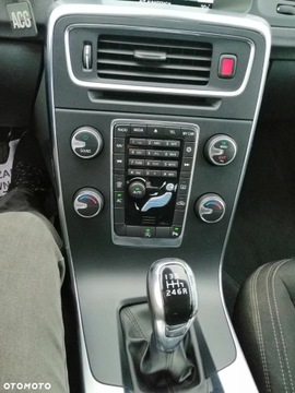 Volvo V60 I Kombi Facelifting 2.0 T3 DRIVE-E 152KM 2016 Volvo V60 I 2.0 T3 2,0, bezwypadkowy, zdjęcie 13