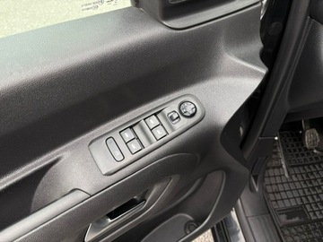 Opel Combo E Kombivan 1.5 Diesel 102KM 2019 Opel Combo Life Niepełnosprawnych inwalida PFRON, zdjęcie 19