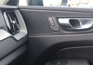 Volvo XC60 II Crossover Facelifting 2.0 B5 250KM 2024 Volvo XC 60 B5 AWD Hybrid Benzyn 25014KM Plus Dark LIFT Android Salon POLS, zdjęcie 23