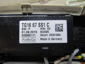 LAMPA OSVĚTLENÍ KABINY INTERIÉR PŘEDNÍ MAZDA 3 BM BN TG1667SS1C